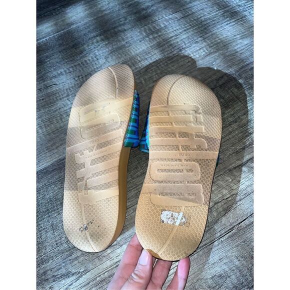 Fitflop x Yinka Ilori Water-Resistant Neoprene Slides Sandals size 8.5 - Picture 5 of 6